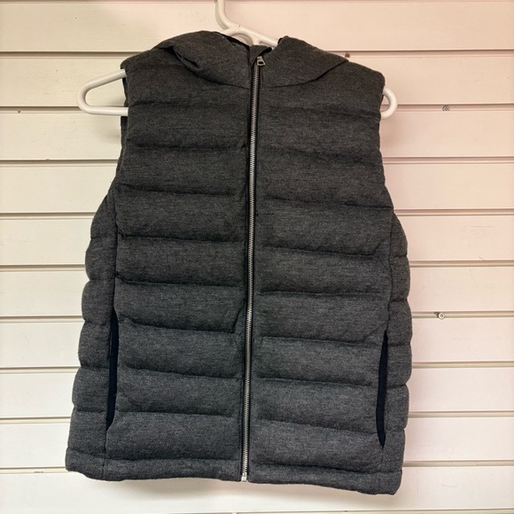 Gap Womens XS Grey Quilted Hood Vest Wool Shell Down Fill Super Warm Cozy Winter - Picture 1 of 8